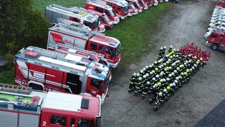 Gro%c3%9f%c3%bcbung+der+Feuerwehren+und+Rettungseinheiten